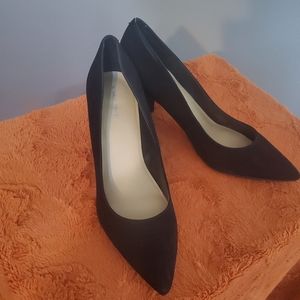 Women's Black Suede Block Heel Pump